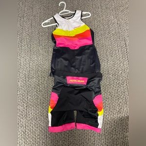 Pearl iZumi women’s triathlon shorts and shirt.